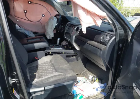 2018 Toyota Tundra Sr5 5.7L V8 z USA, uszkodzony, nr VIN 5TFDW5F15JX766487